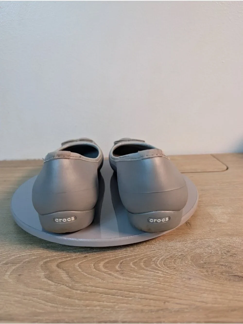Women's CROCS Lily Bow Slip On Rubber Platform Flats Sz 10 Gray Silver